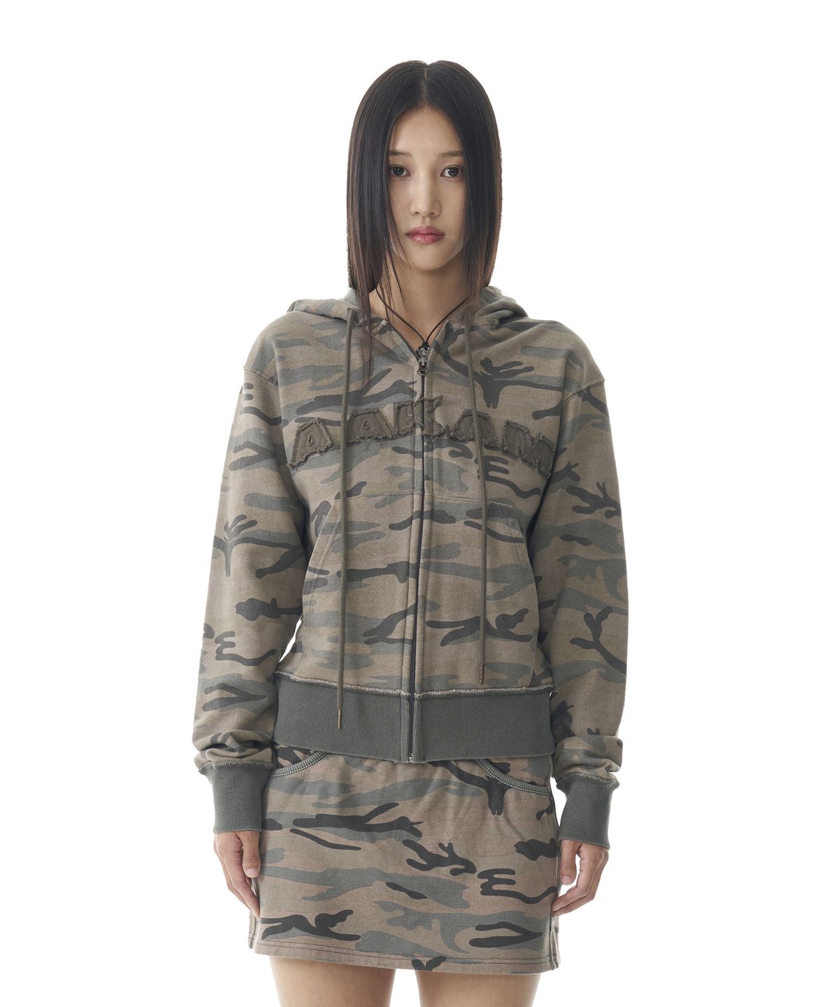 아캄(AAKAM) Contrast Logo Zip-Up Hoodie (Khaki)