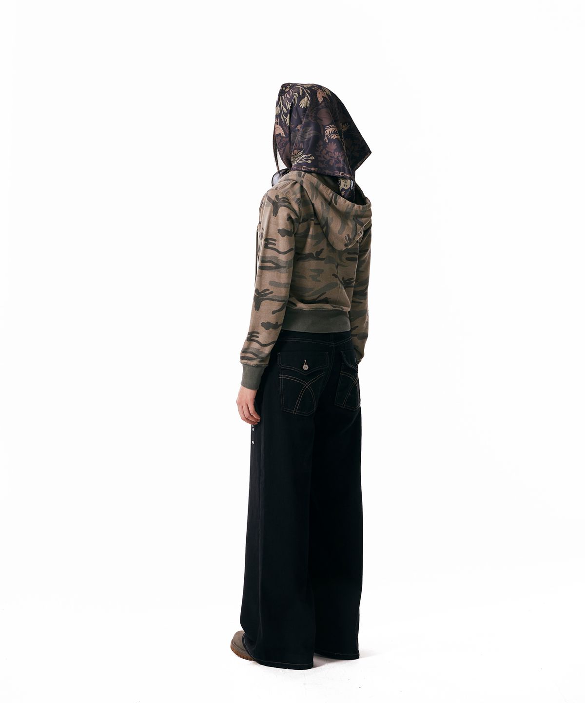 아캄(AAKAM) Contrast Logo Zip-Up Hoodie (Khaki)