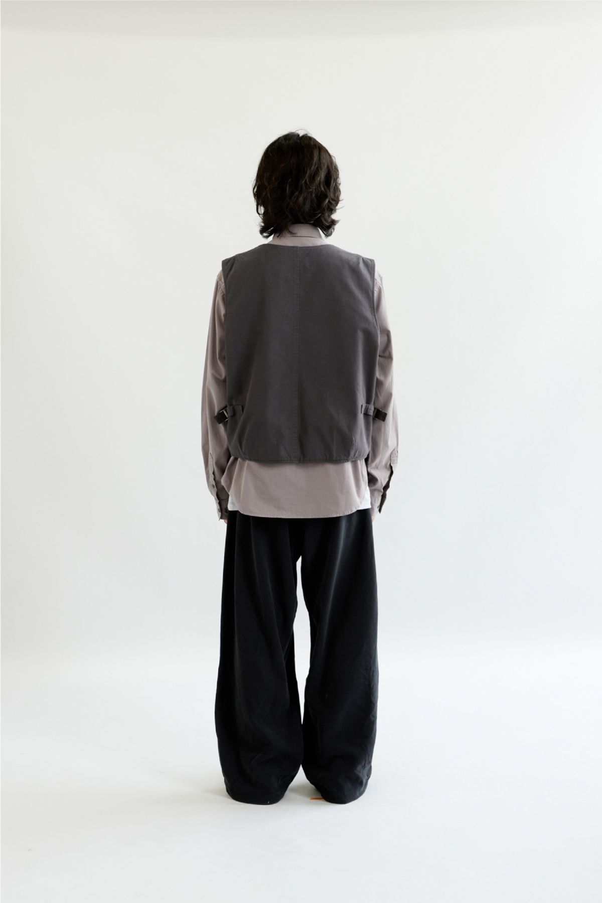 해칭룸(HATCHINGROOM) Layering Vest Charcoal