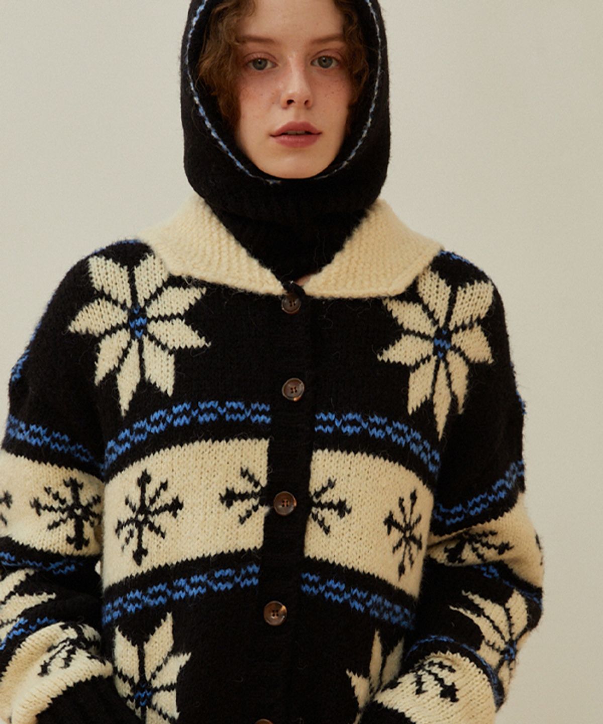 그린버터(GREENBUTTER) Snowflake Alpaca Cowichan Cardigan (Black)