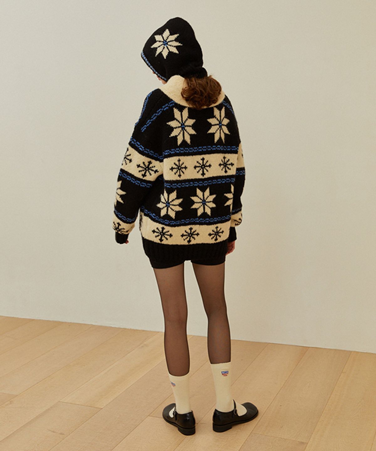 그린버터(GREENBUTTER) Snowflake Alpaca Cowichan Cardigan (Black)