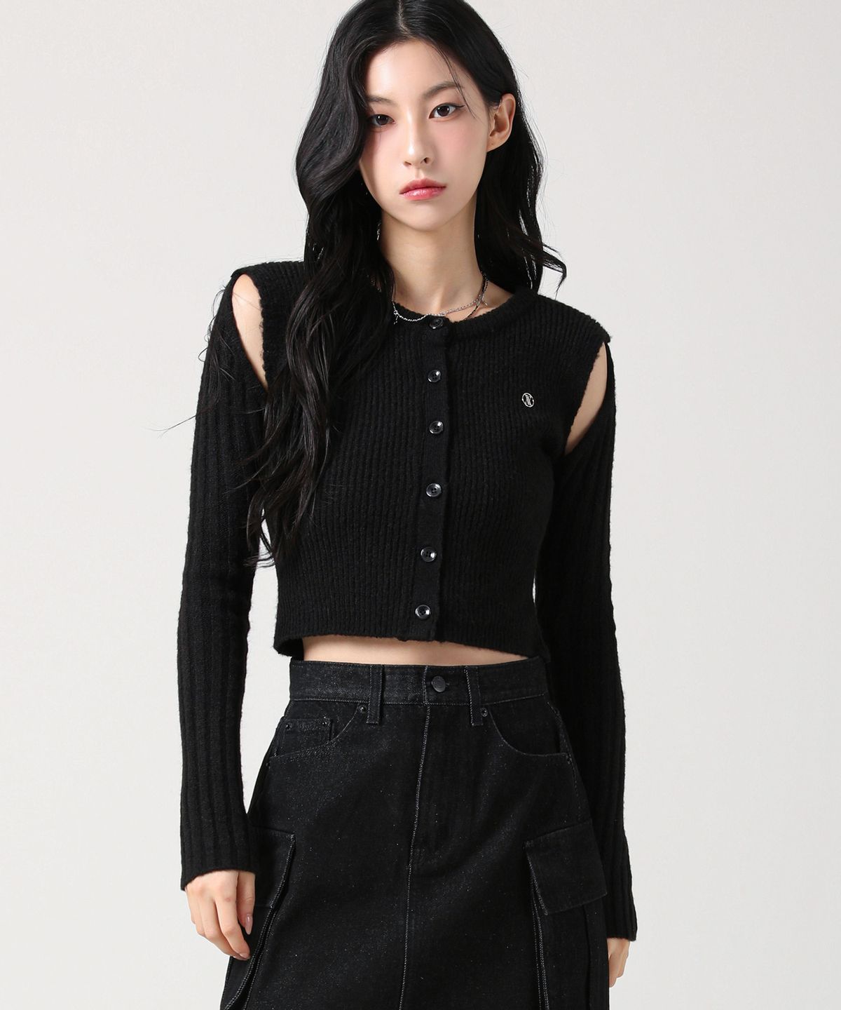 어반드레스(AVANDRESS) Irene Shoulder Cutting Round Knit CHARCOAL