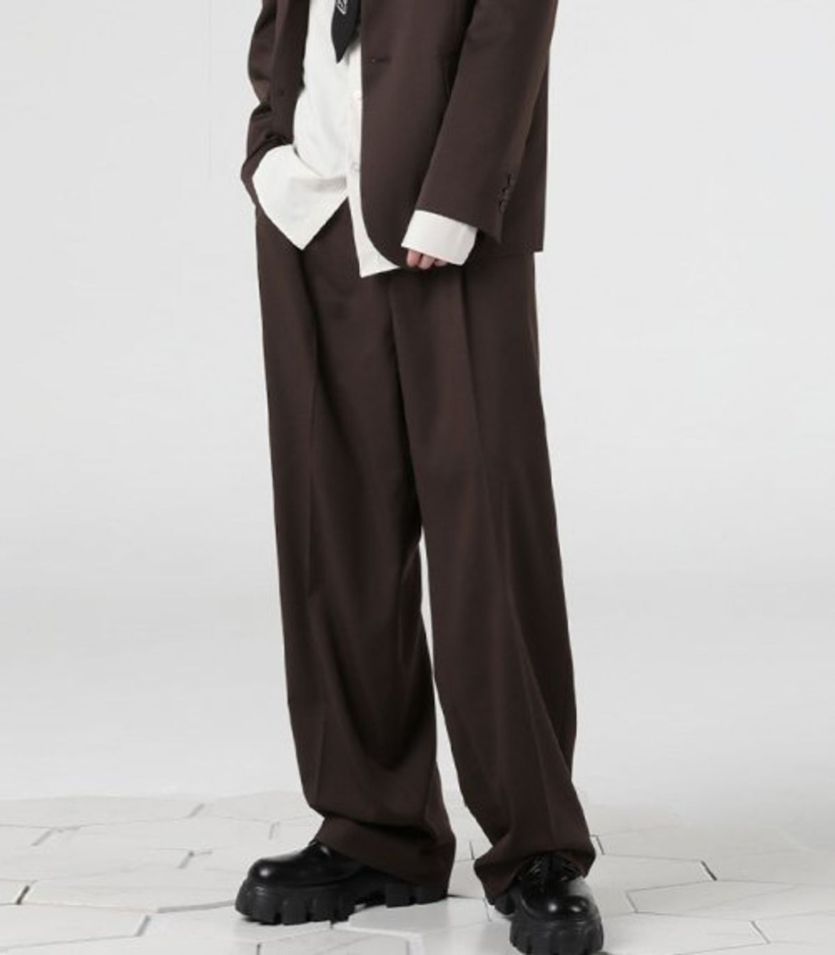 어반드레스(AVANDRESS) Modern Onetuck Wide Slacks CHARCOAL