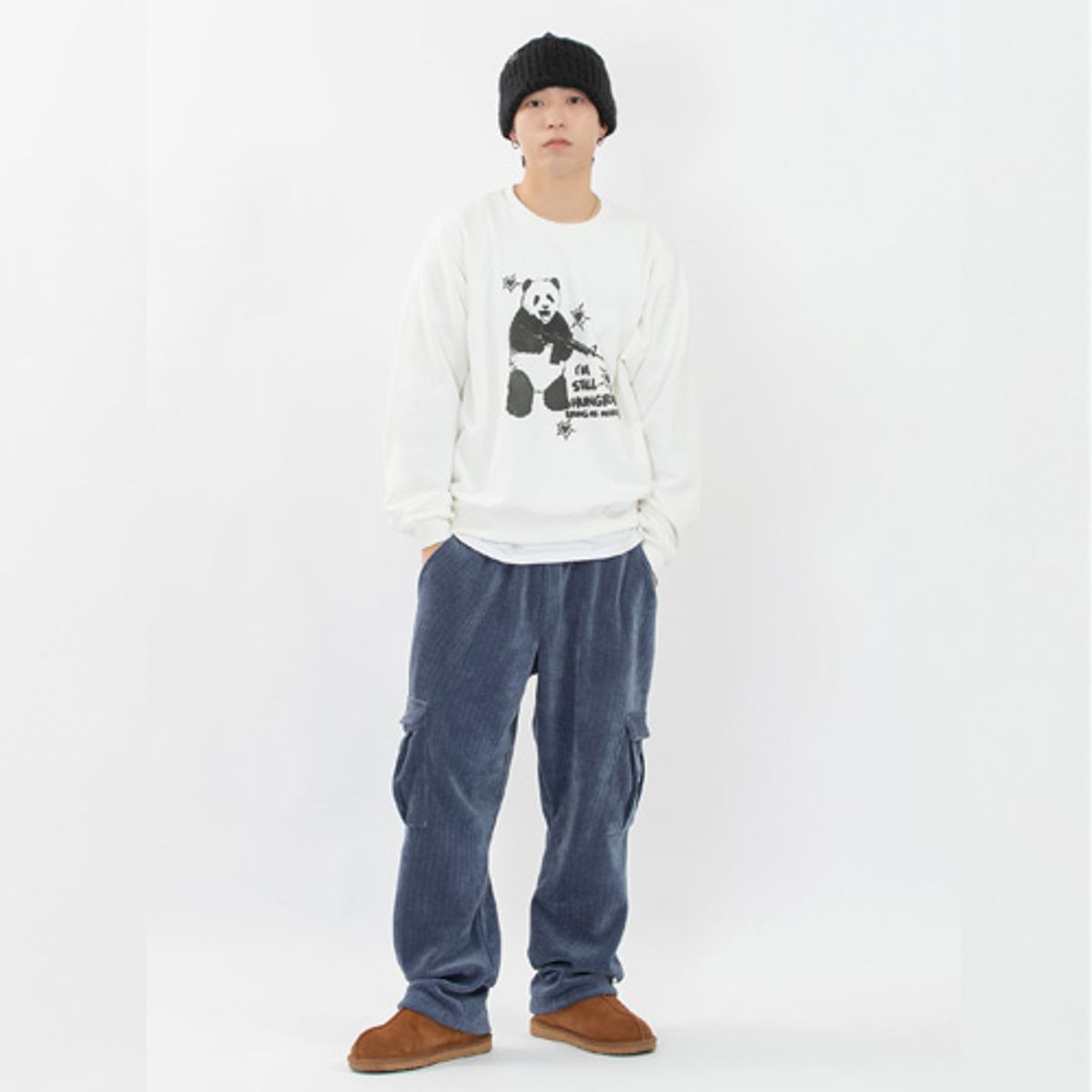 크루치(KRUCHI) HUNGRY PANDA SWEATSHIRT (IVORY)
