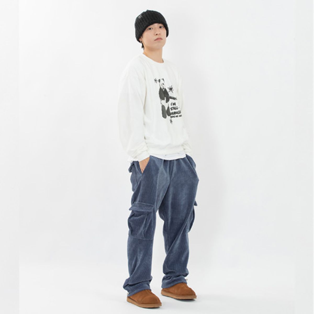 크루치(KRUCHI) HUNGRY PANDA SWEATSHIRT (IVORY)