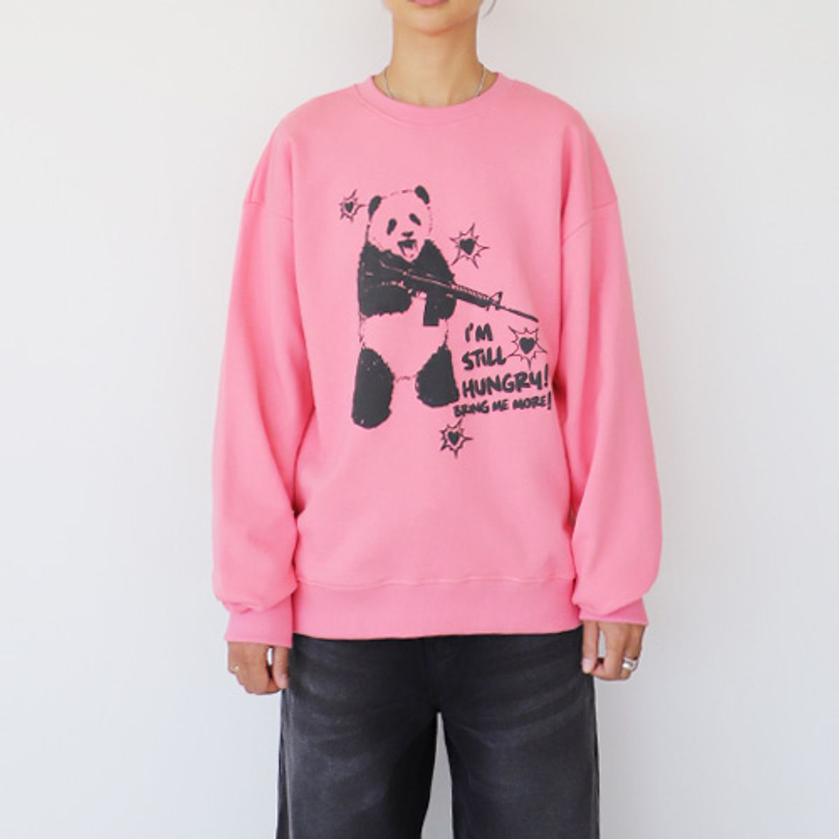 크루치(KRUCHI) HUNGRY PANDA SWEATSHIRT (PINK)