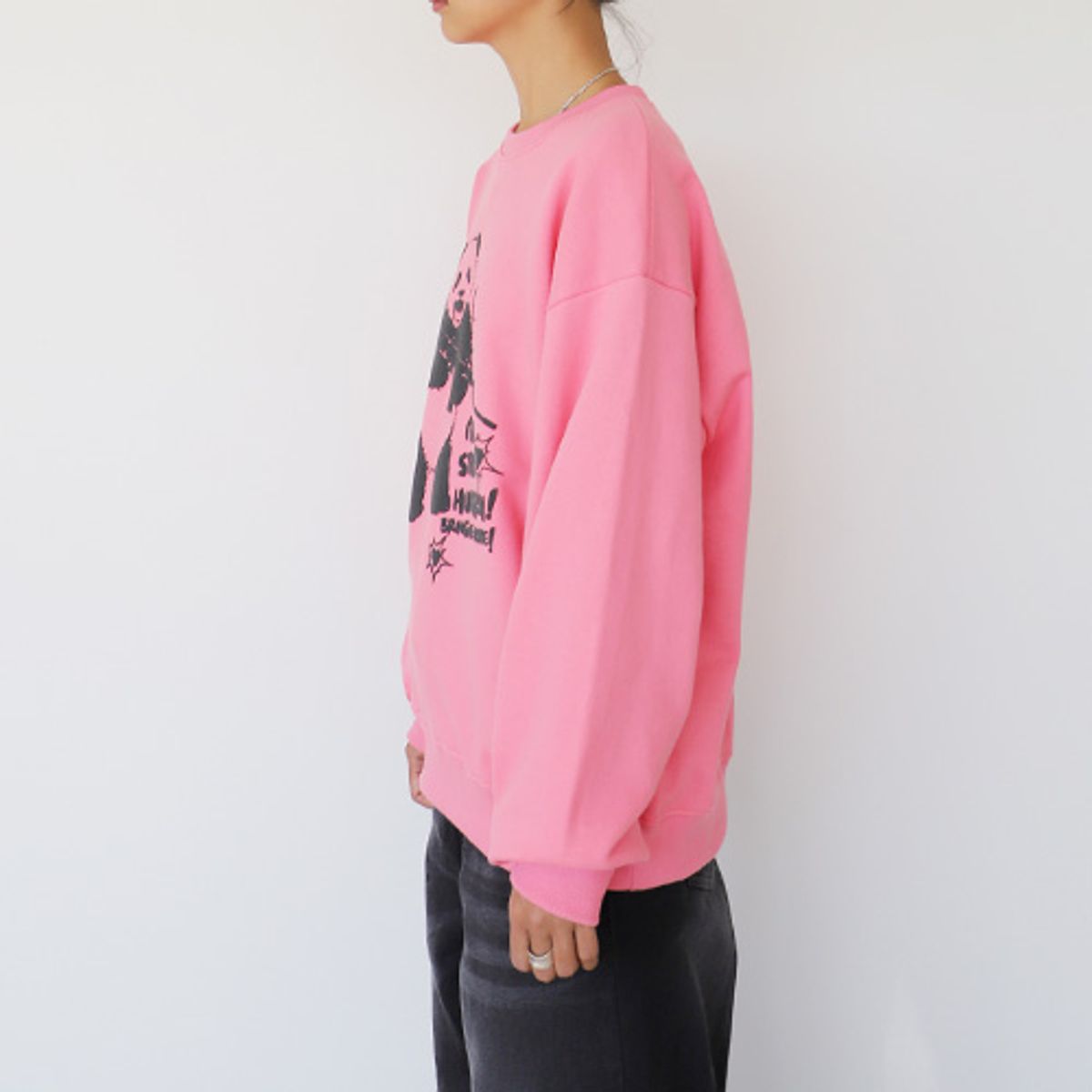 크루치(KRUCHI) HUNGRY PANDA SWEATSHIRT (PINK)
