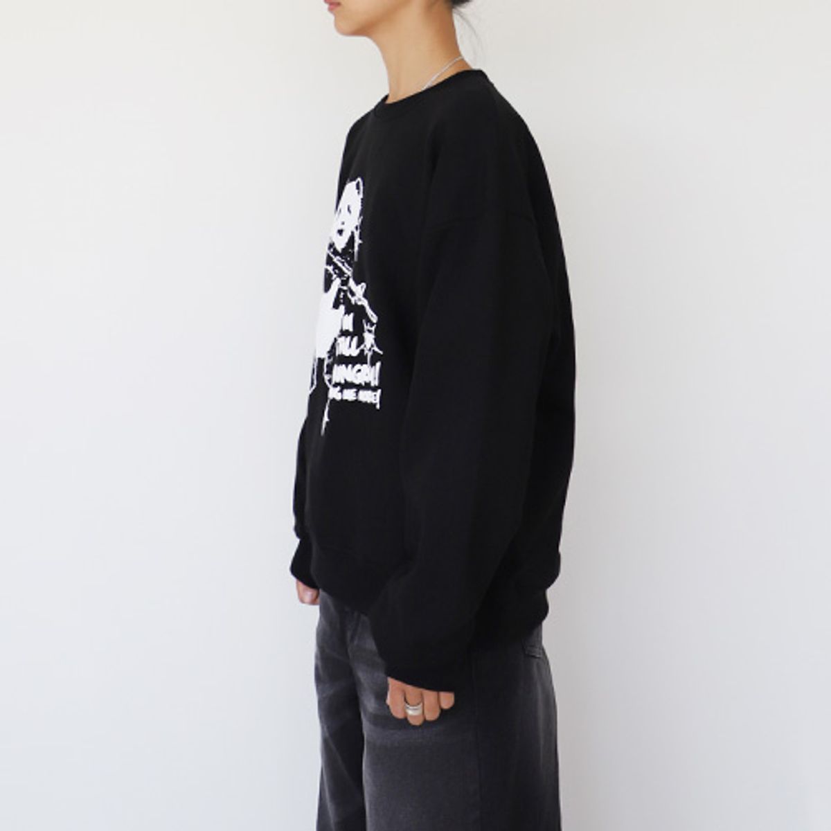 크루치(KRUCHI) HUNGRY PANDA SWEATSHIRT (BLACK)