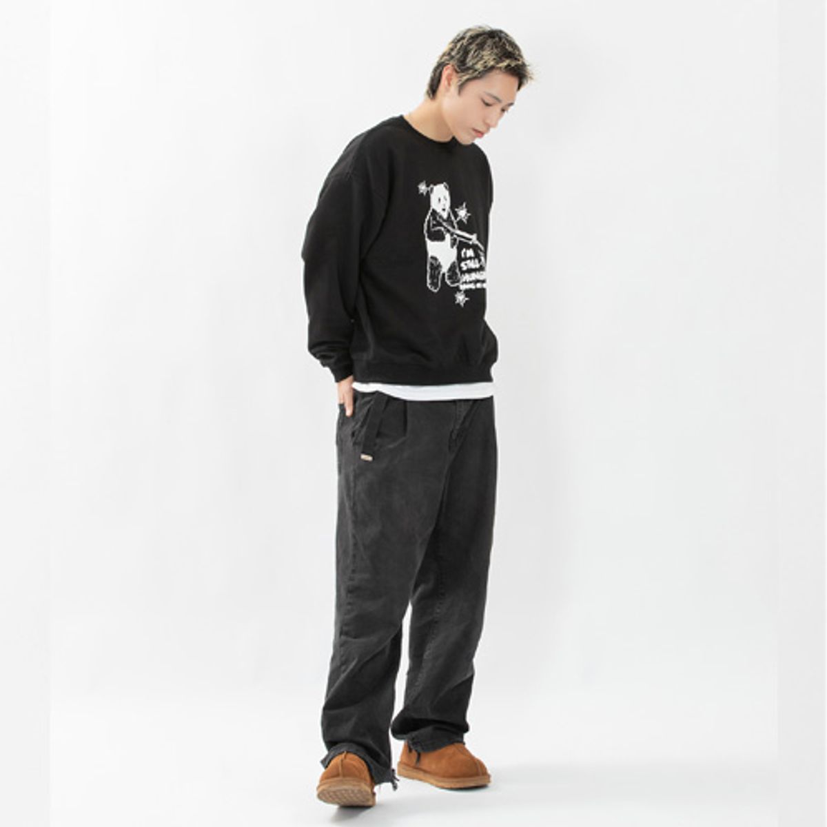 크루치(KRUCHI) HUNGRY PANDA SWEATSHIRT (BLACK)