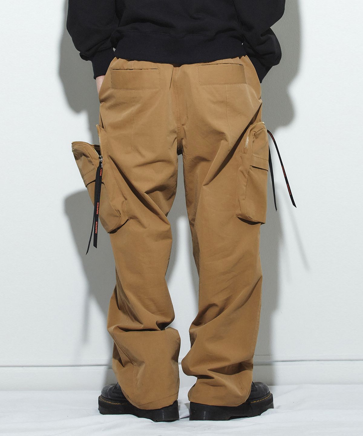 밀리밀리언(MILLIMILLION) BASALT BIG POCKET CARGO PANTS B04-CAMEL