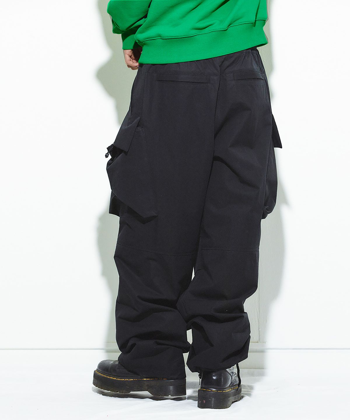 밀리밀리언(MILLIMILLION) BASALT UNIQUE DETAIL PANTS B05