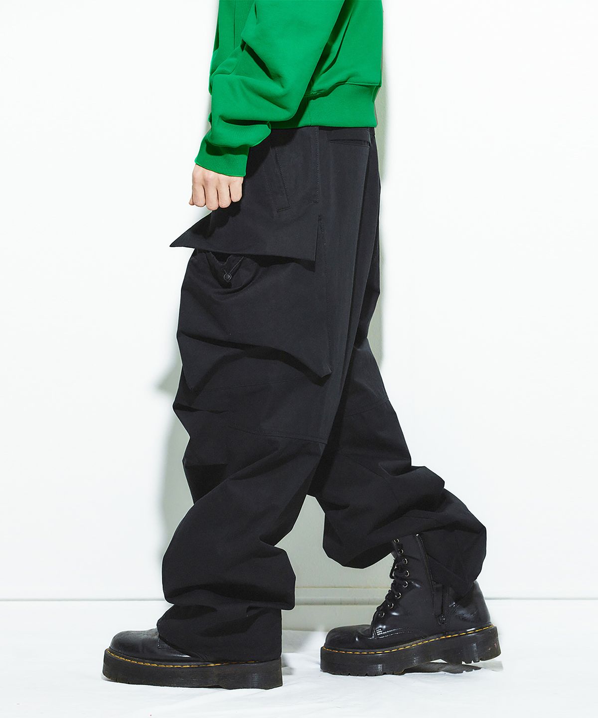 밀리밀리언(MILLIMILLION) BASALT UNIQUE DETAIL PANTS B05