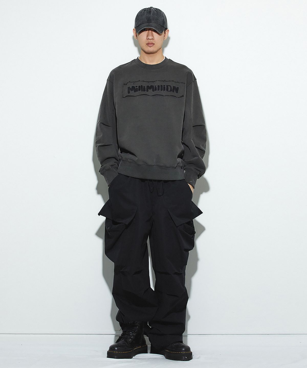 밀리밀리언(MILLIMILLION) BASALT UNIQUE DETAIL PANTS B05