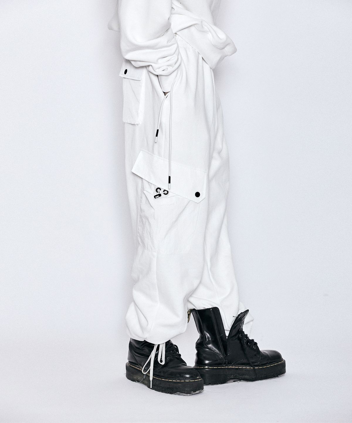 밀리밀리언(MILLIMILLION) BASALT HYBRID JERSEY PANTS B07-WHITE
