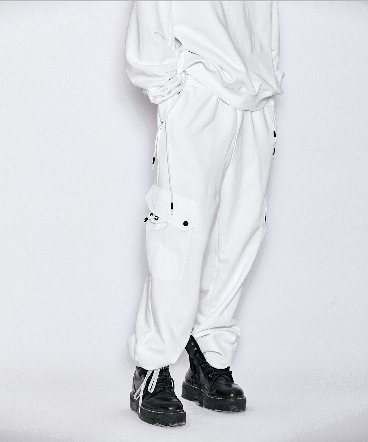 밀리밀리언(MILLIMILLION) BASALT HYBRID JERSEY PANTS B07-WHITE