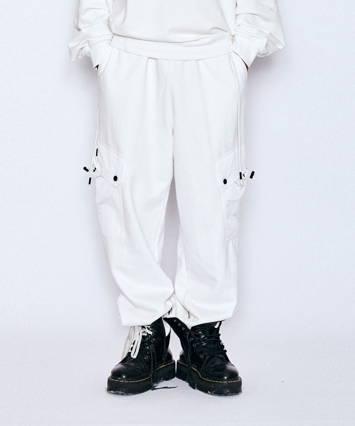 밀리밀리언(MILLIMILLION) BASALT HYBRID JERSEY PANTS B07-WHITE