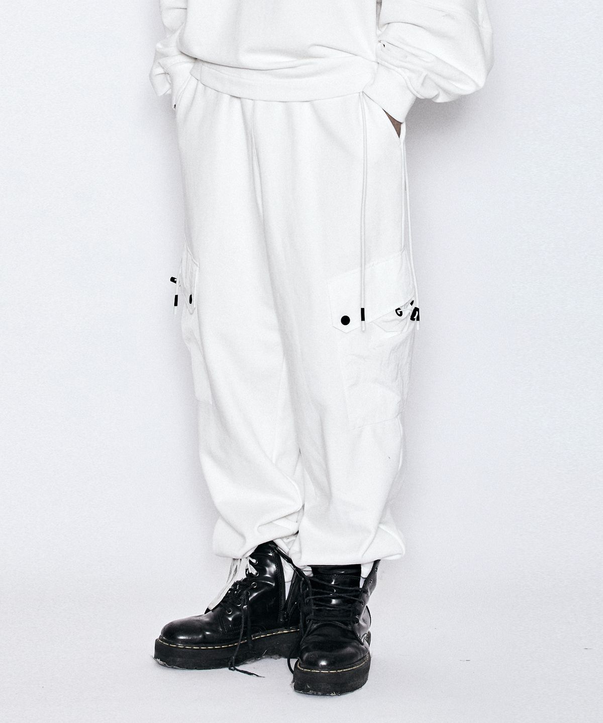 밀리밀리언(MILLIMILLION) BASALT HYBRID JERSEY PANTS B07-WHITE