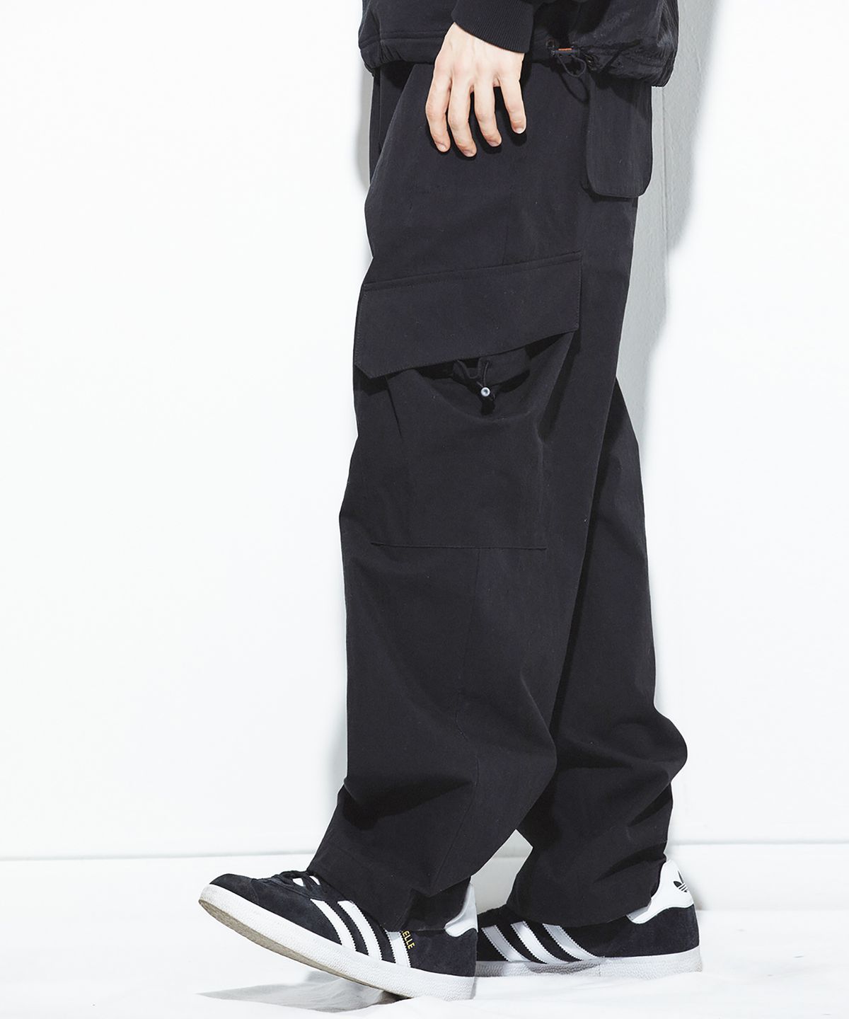 밀리밀리언(MILLIMILLION) BASALT CARGO PANTS B09-BLACK