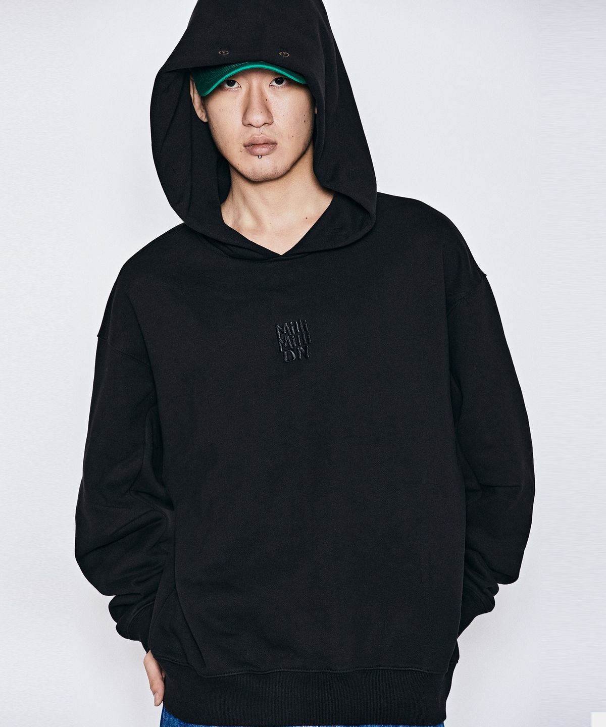 밀리밀리언(MILLIMILLION) COBBLESTONE SIGNATURE HOODY T21-BLACK