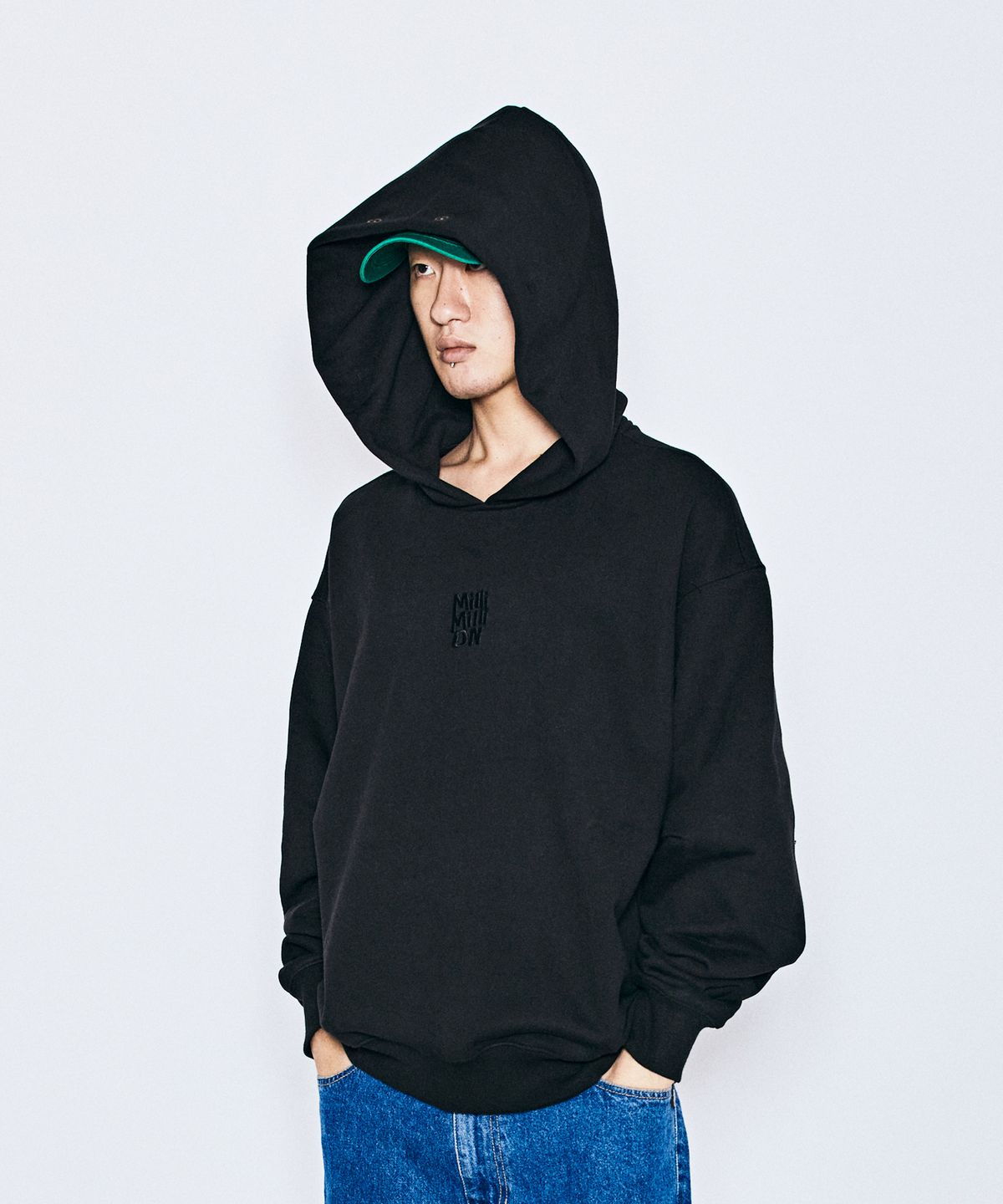 밀리밀리언(MILLIMILLION) COBBLESTONE SIGNATURE HOODY T21-BLACK