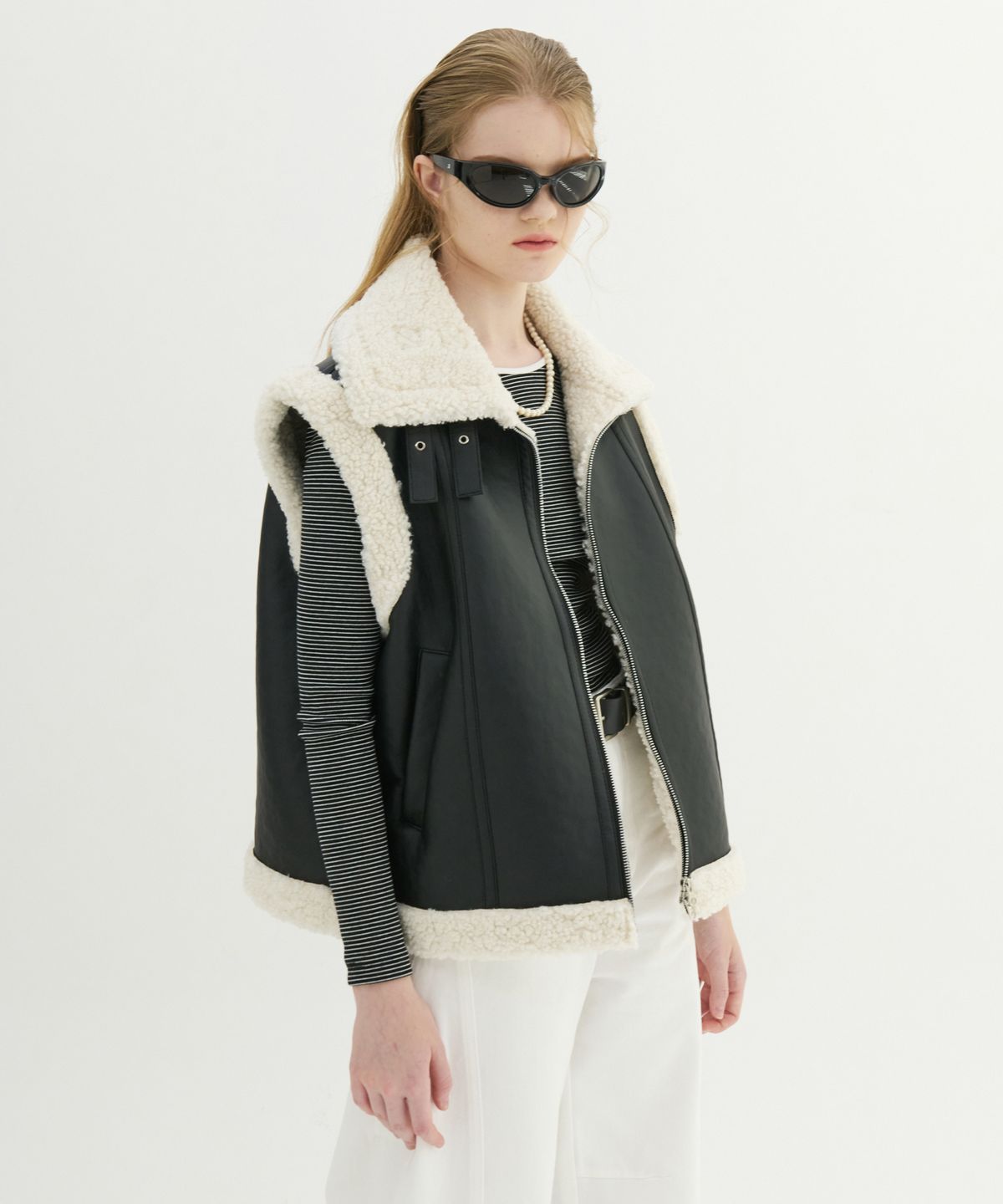 비콰이엇(B QUIET) SOFT FAUX SHEARING TRIMMING VEST_BLACK IVORY