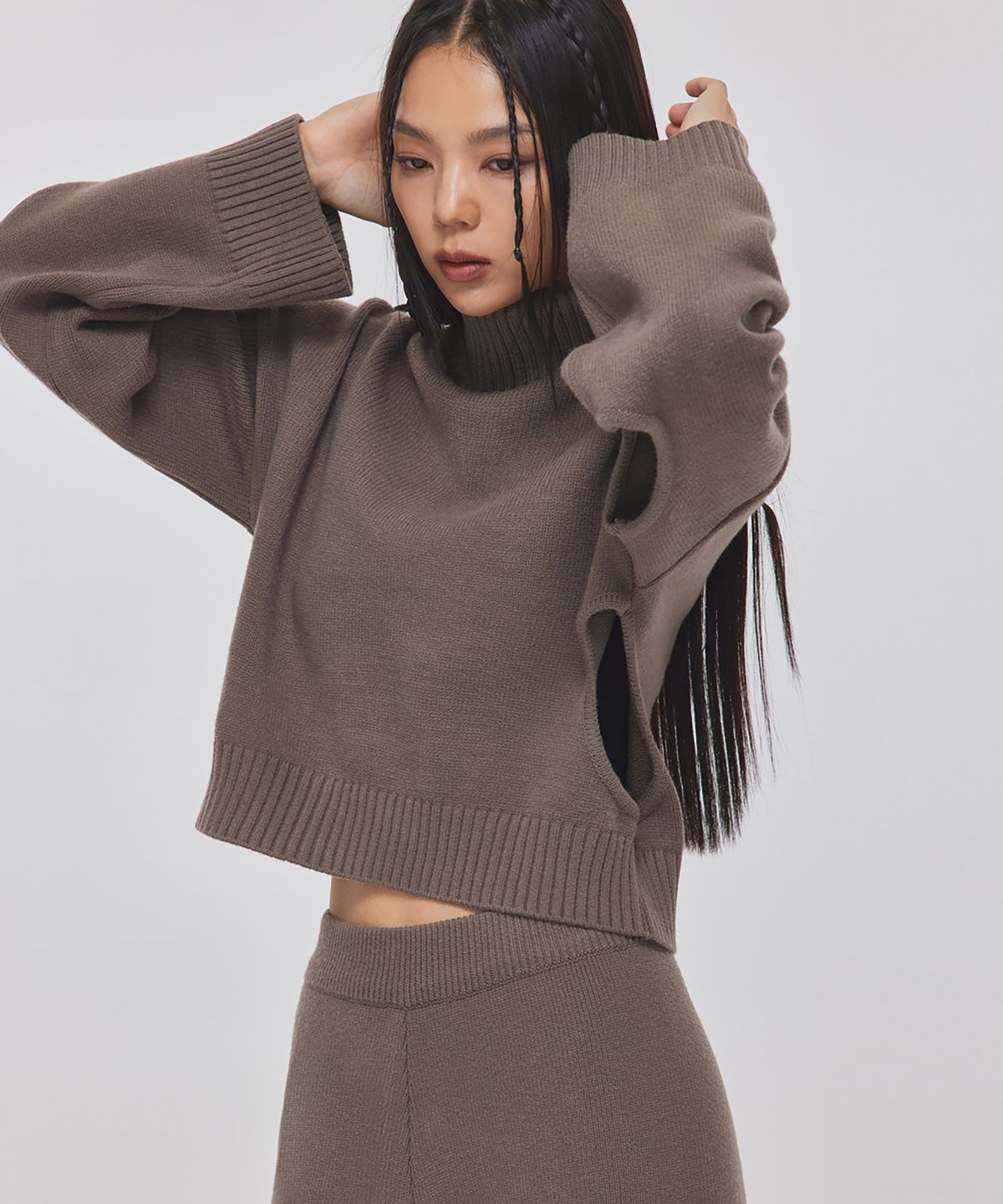 탑걸(TOPGIRL) SEMICIRCLE CUTOUT KNIT TOP_T326TP106
