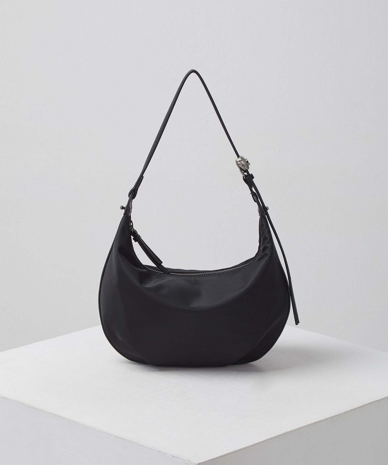 아카이브앱크(ARCHIVEPKE) Luv moon bag(Nylon black)_OVBAX26102BLK