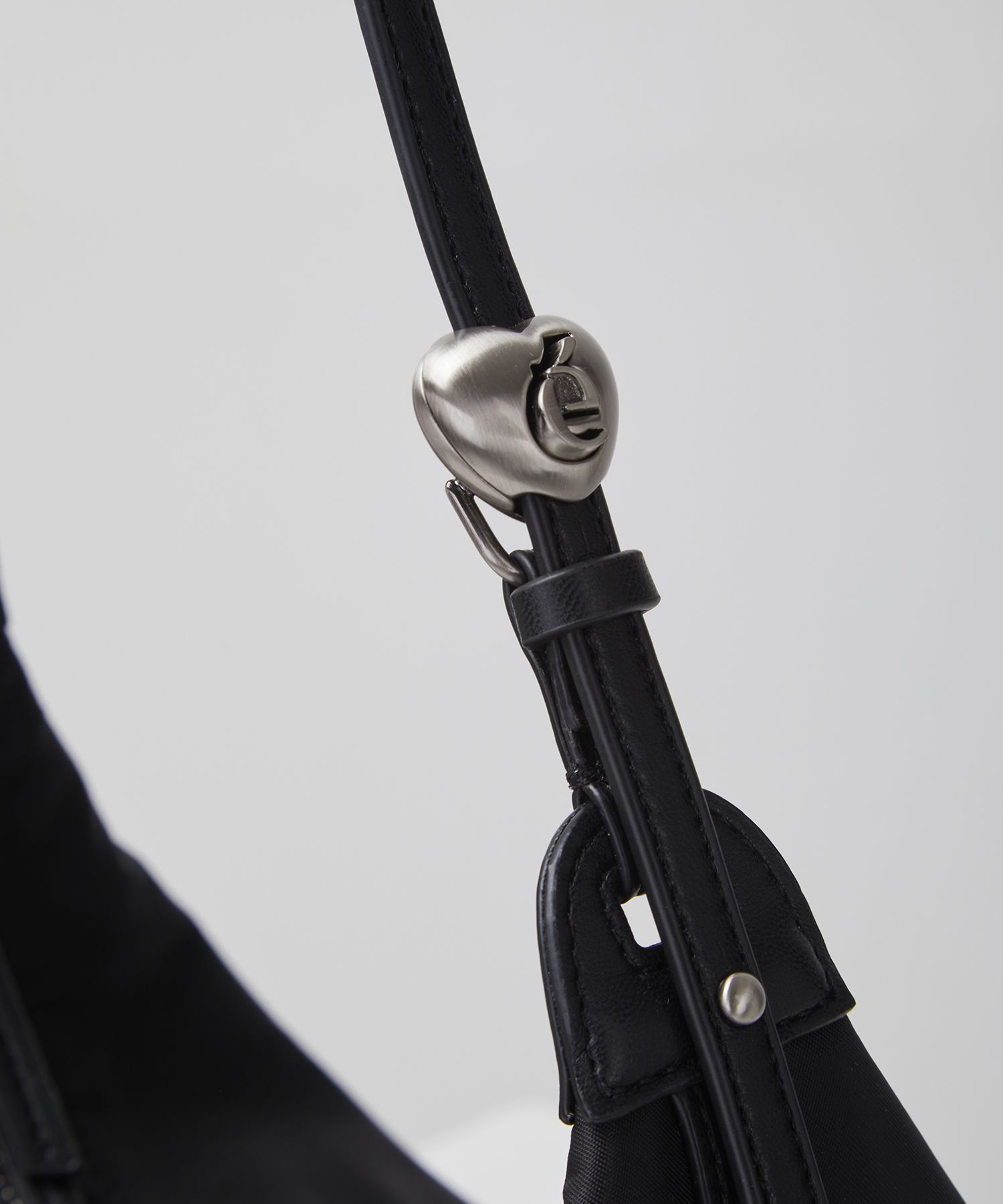 MUSINSA公式 | Archivépke Luv moon bag(Nylon black)_OVBAX25102BLK