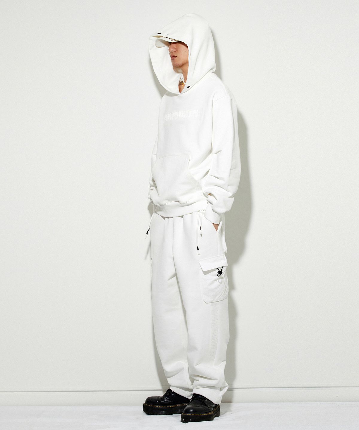 밀리밀리언(MILLIMILLION) COBBLESTONE SIGNATURE HOODY T10-WHITE