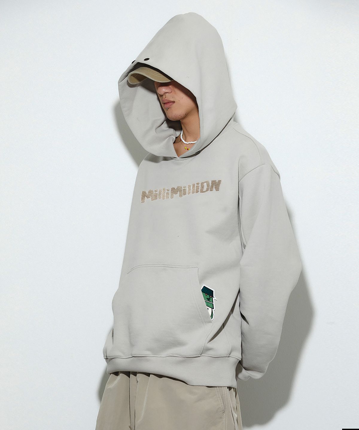 밀리밀리언(MILLIMILLION) COBBLESTONE SIGNATURE HOODY T10-BEIGE