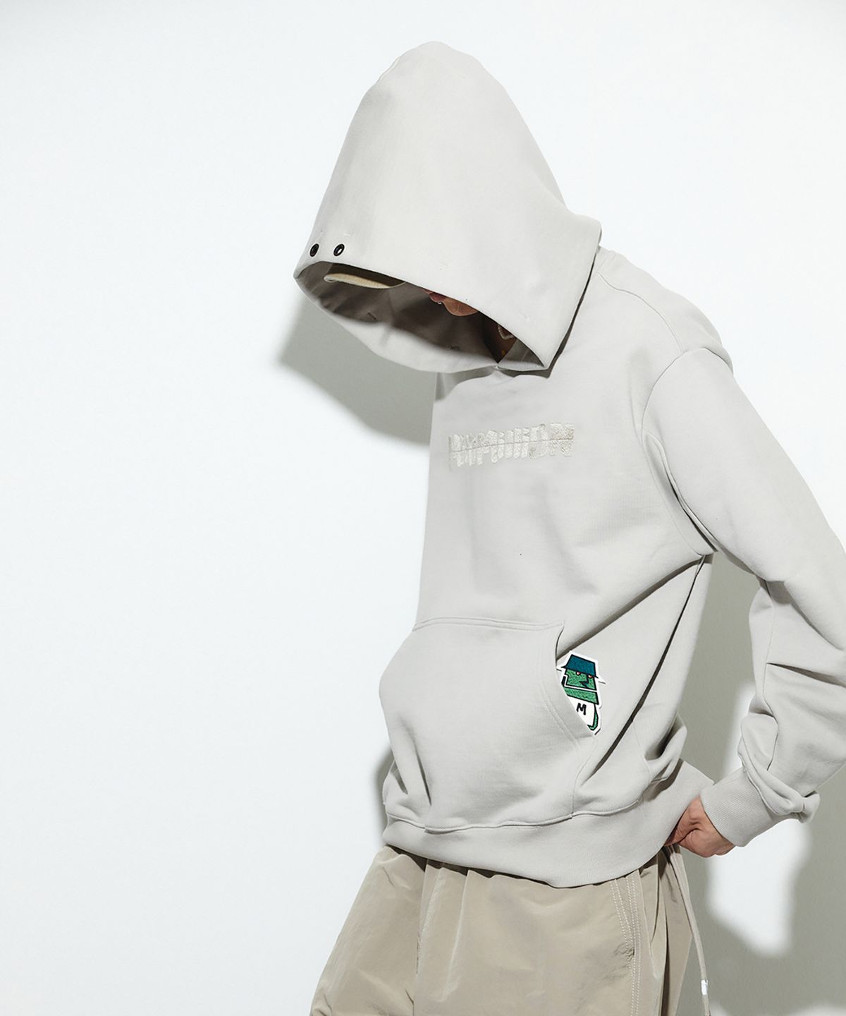 밀리밀리언(MILLIMILLION) COBBLESTONE SIGNATURE HOODY T10-BEIGE