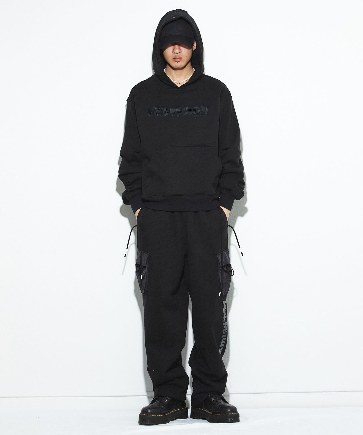 밀리밀리언(MILLIMILLION) COBBLESTONE SIGNATURE HOODY T10-BLACK