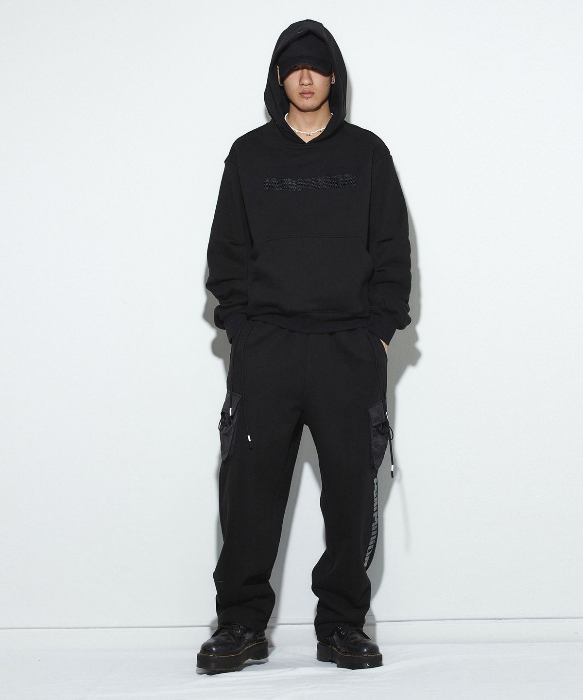 밀리밀리언(MILLIMILLION) COBBLESTONE SIGNATURE HOODY T10-BLACK
