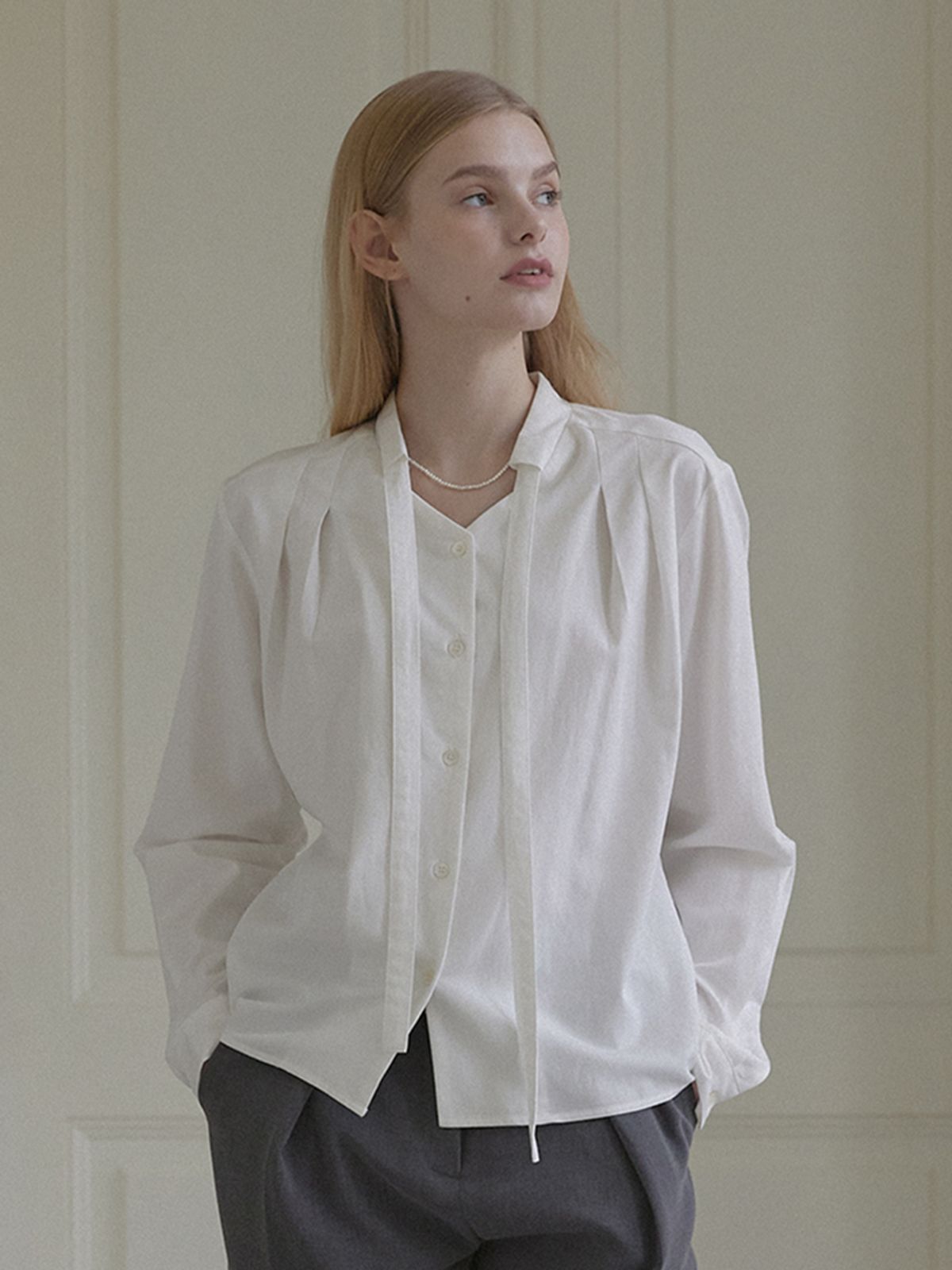 논로컬(NONLOCAL) Bow Tie Pintuck Blouse - Ivory