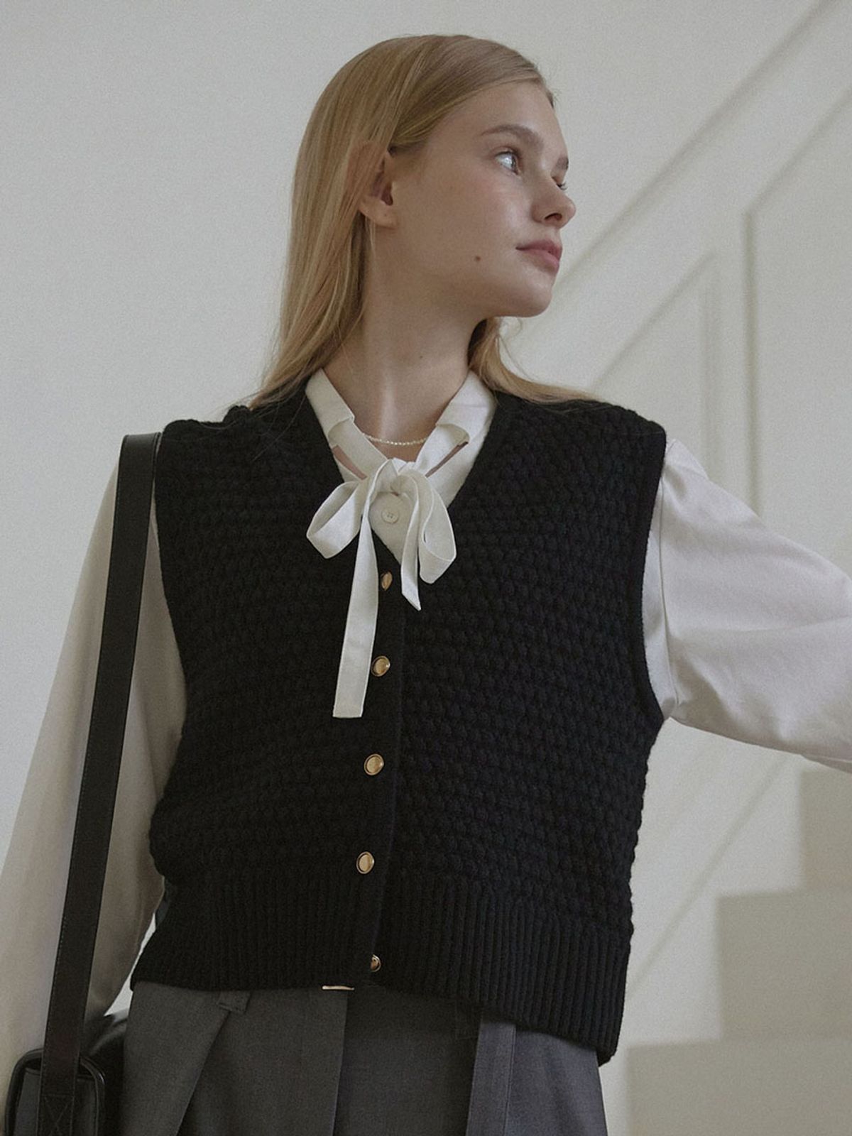 논로컬(NONLOCAL) Tweed Goldish Knit Vest - Black
