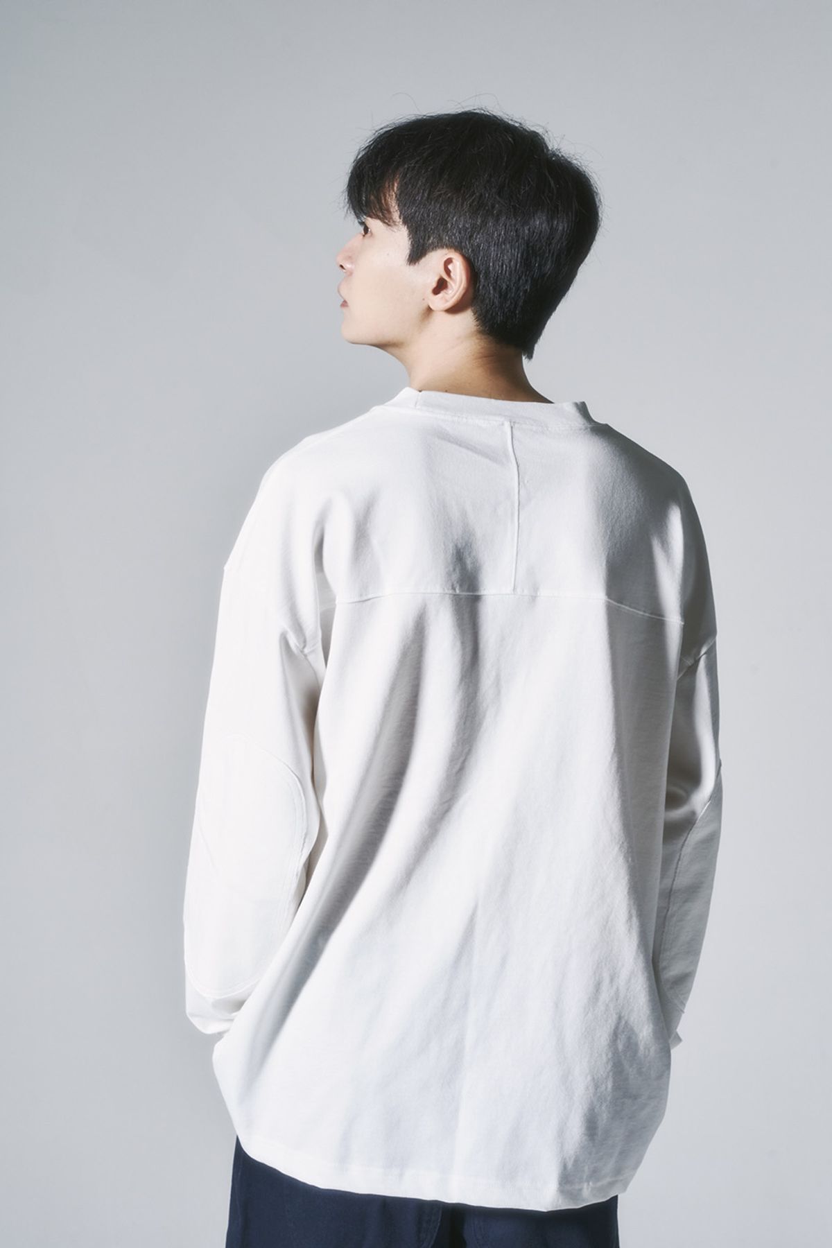 히즈핸더(HISHANDER) ROUND PATCH LONG SLEEVE T-SHIRTS