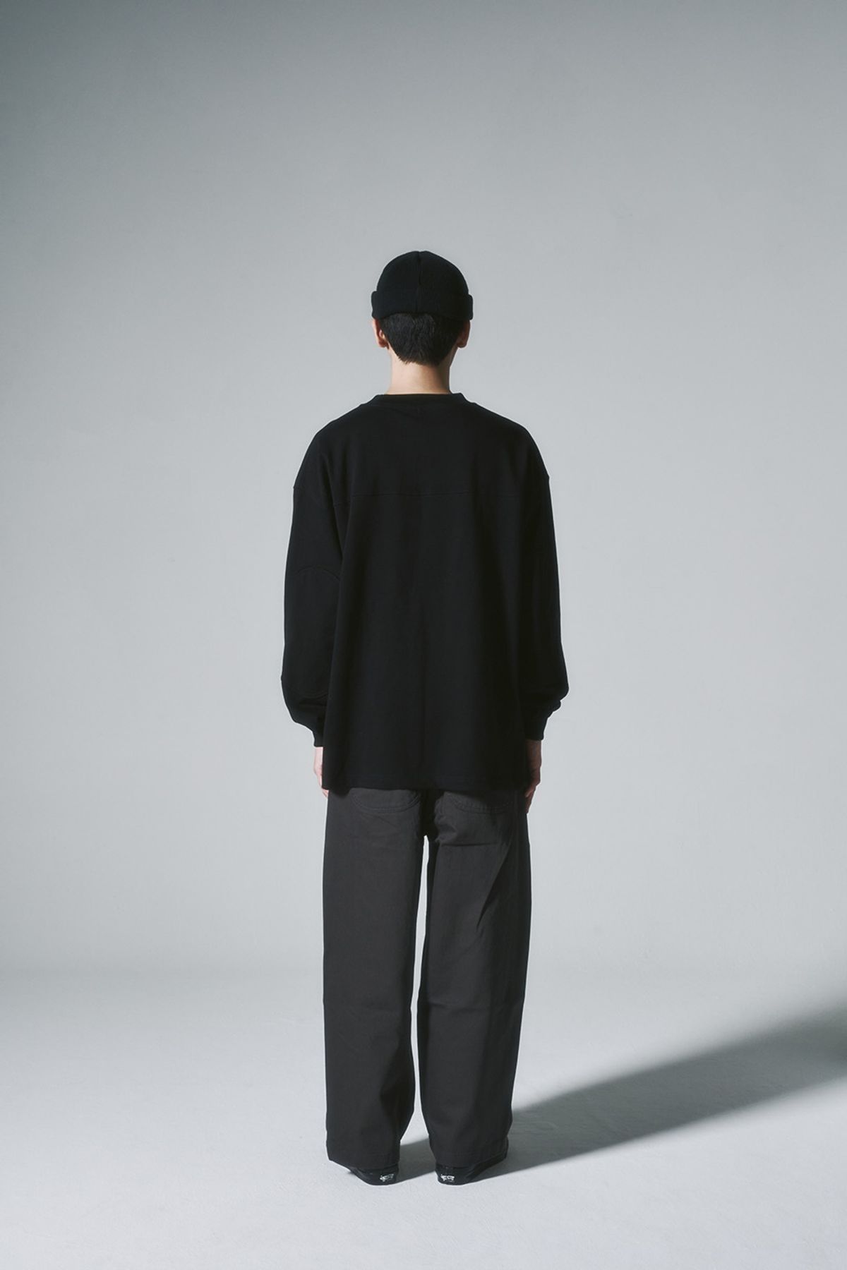 히즈핸더(HISHANDER) ROUND PATCH LONG SLEEVE T-SHIRTS