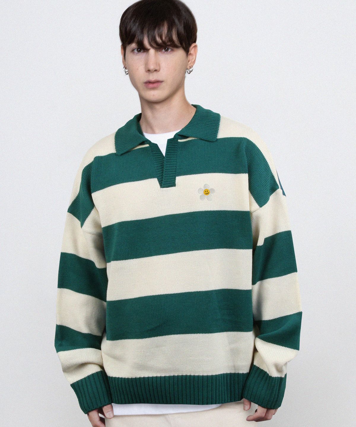 그레이버(GRAVER) [UNISEX]플라워도트 자수 스트라이프 카라 니트_그린