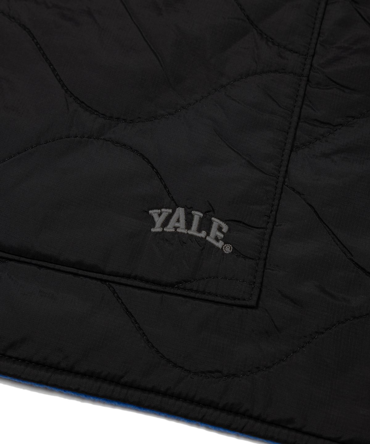 예일(YALE) [ONEMILE WEAR] 패딩 포켓 케이프 블랙/블루