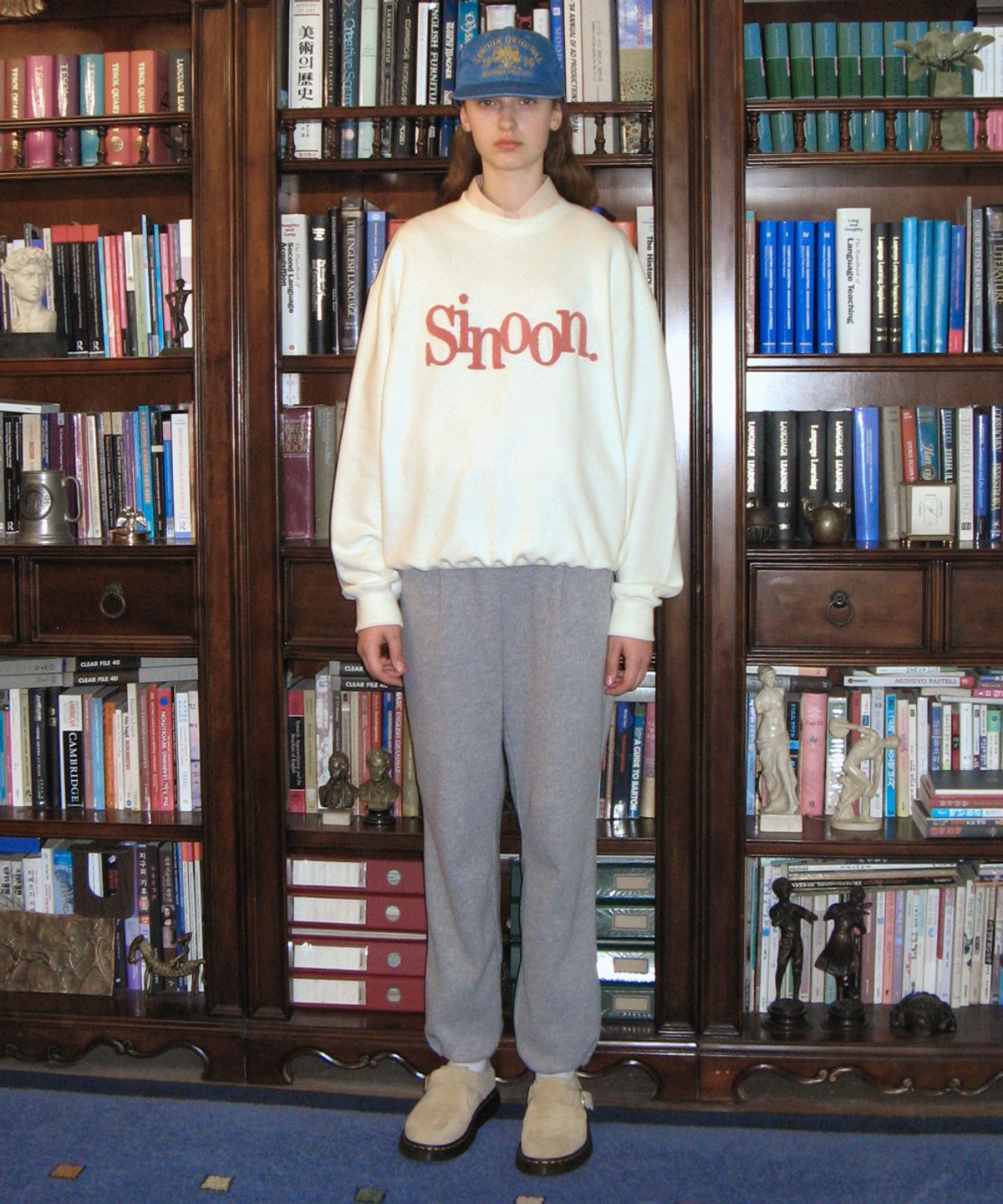 시눈(SINOON) BOUCLE LOGO SWEATSHIRT (IVORY)