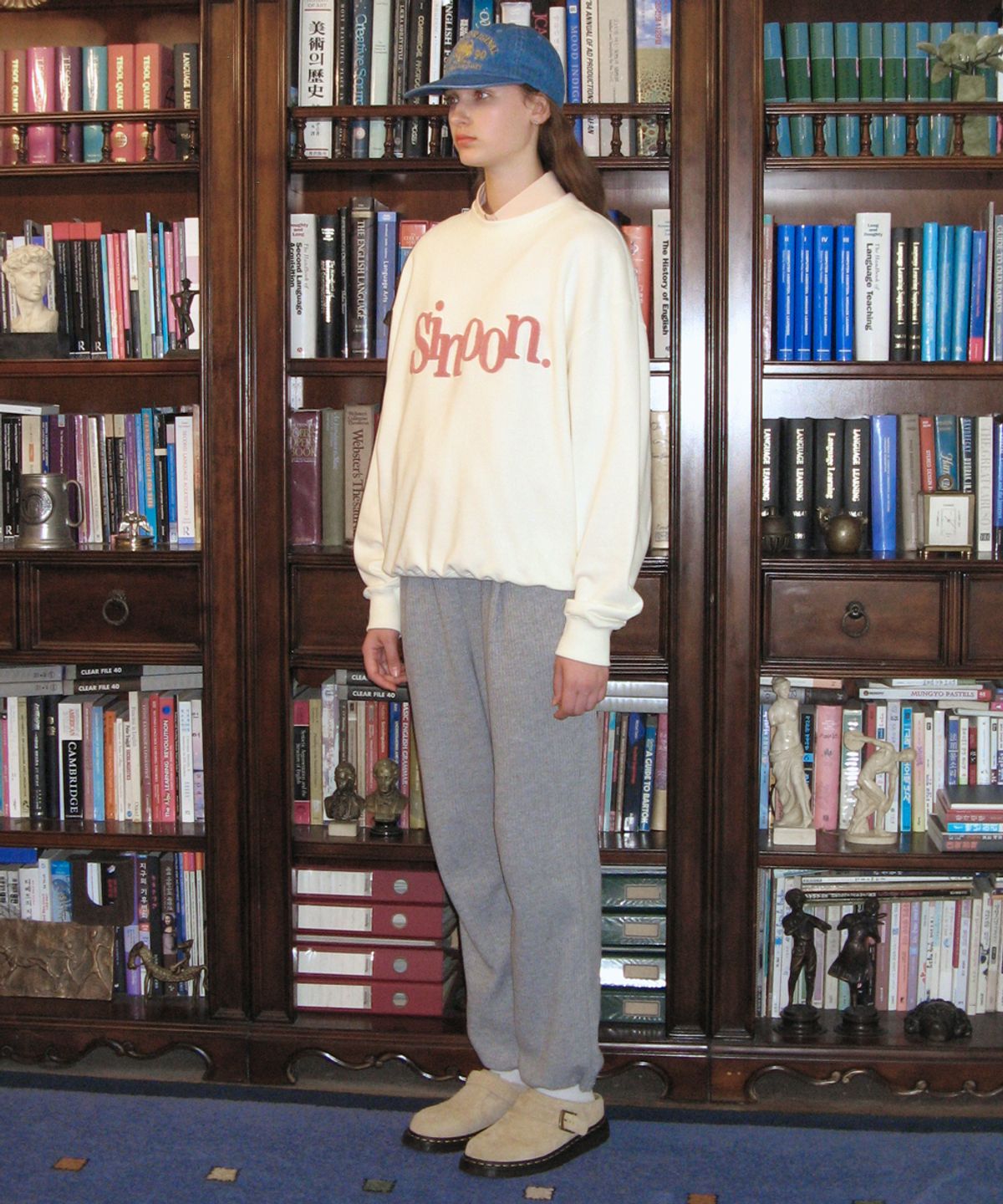 시눈(SINOON) BOUCLE LOGO SWEATSHIRT (IVORY)