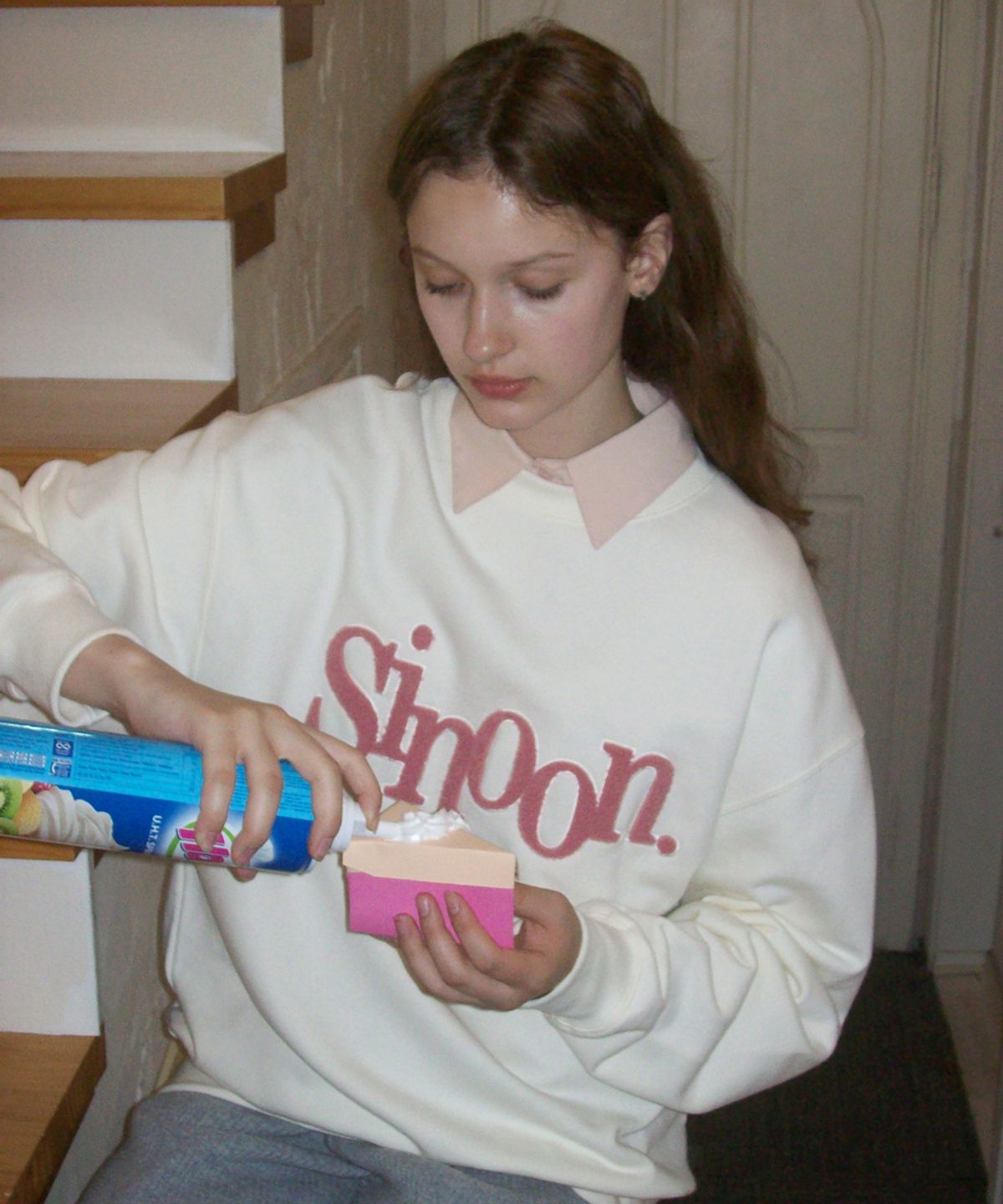 시눈(SINOON) BOUCLE LOGO SWEATSHIRT (IVORY)