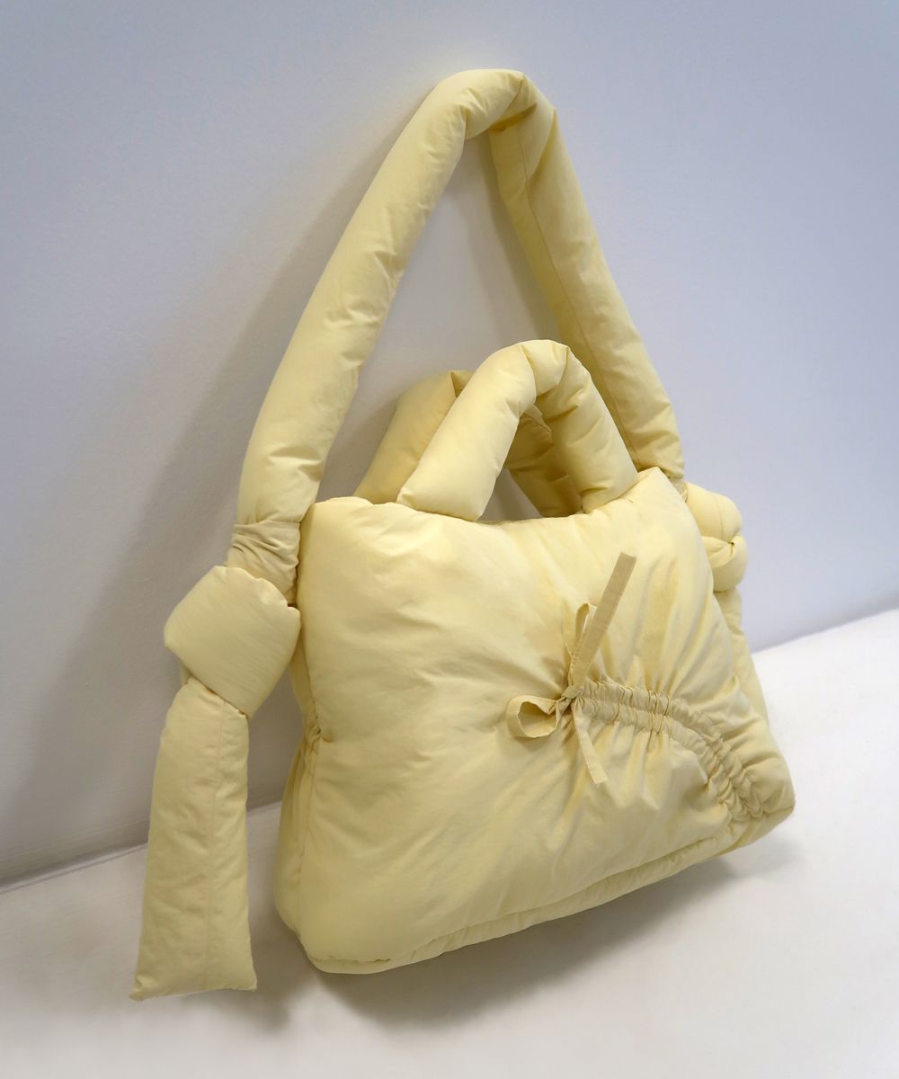バッグ sinoon smore padding bag yellow MUSINSA | SINOON SMORE PADDING BAG (YELLOW)