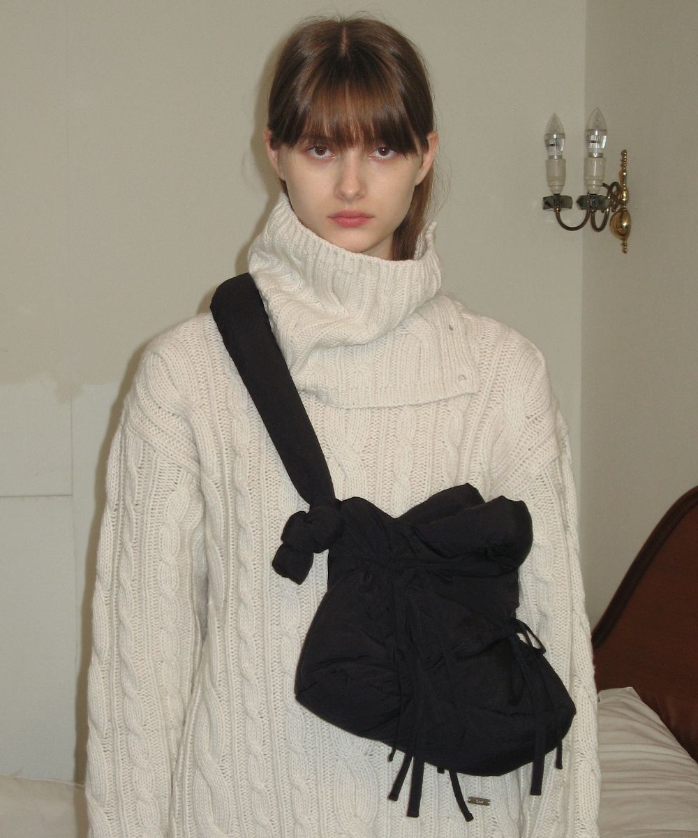 MUSINSA | SINOON SMORE PADDING BAG (BLACK)