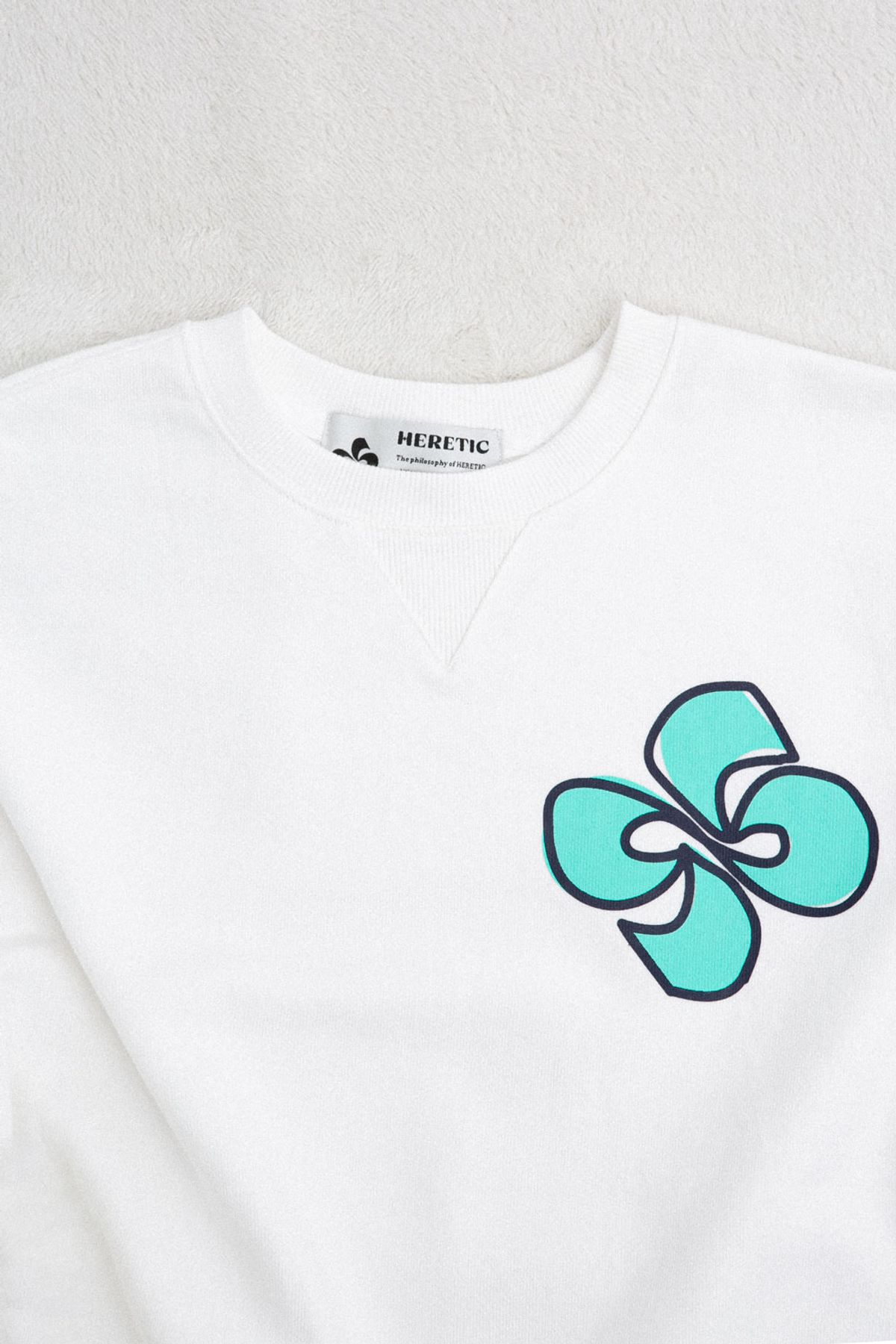 헤레틱(HERETIC) CORSAGE LOGO SWEATSHIRT / white