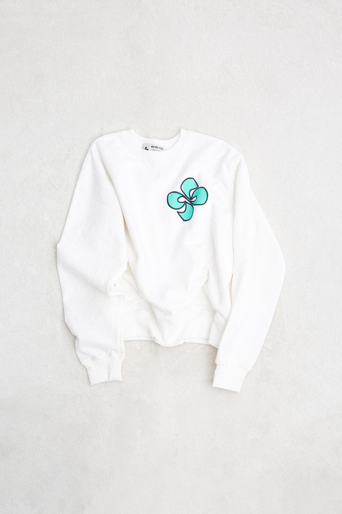 헤레틱(HERETIC) CORSAGE LOGO SWEATSHIRT / white
