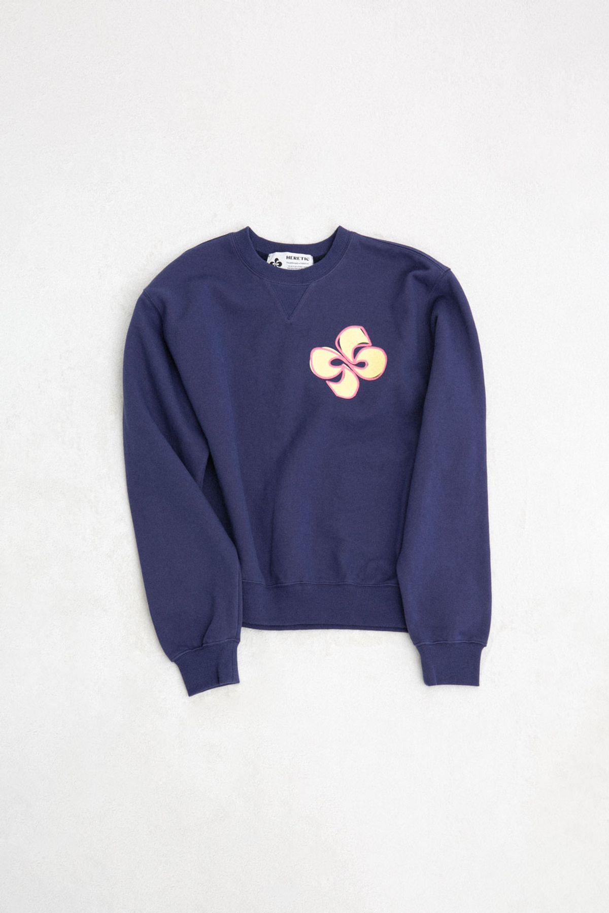 헤레틱(HERETIC) CORSAGE LOGO SWEATSHIRT / purple