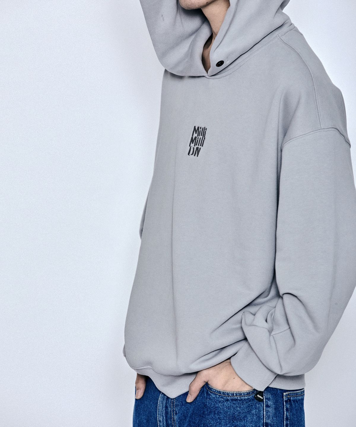 밀리밀리언(MILLIMILLION) COBBLESTONE SIGNATURE HOODY T21-GREY