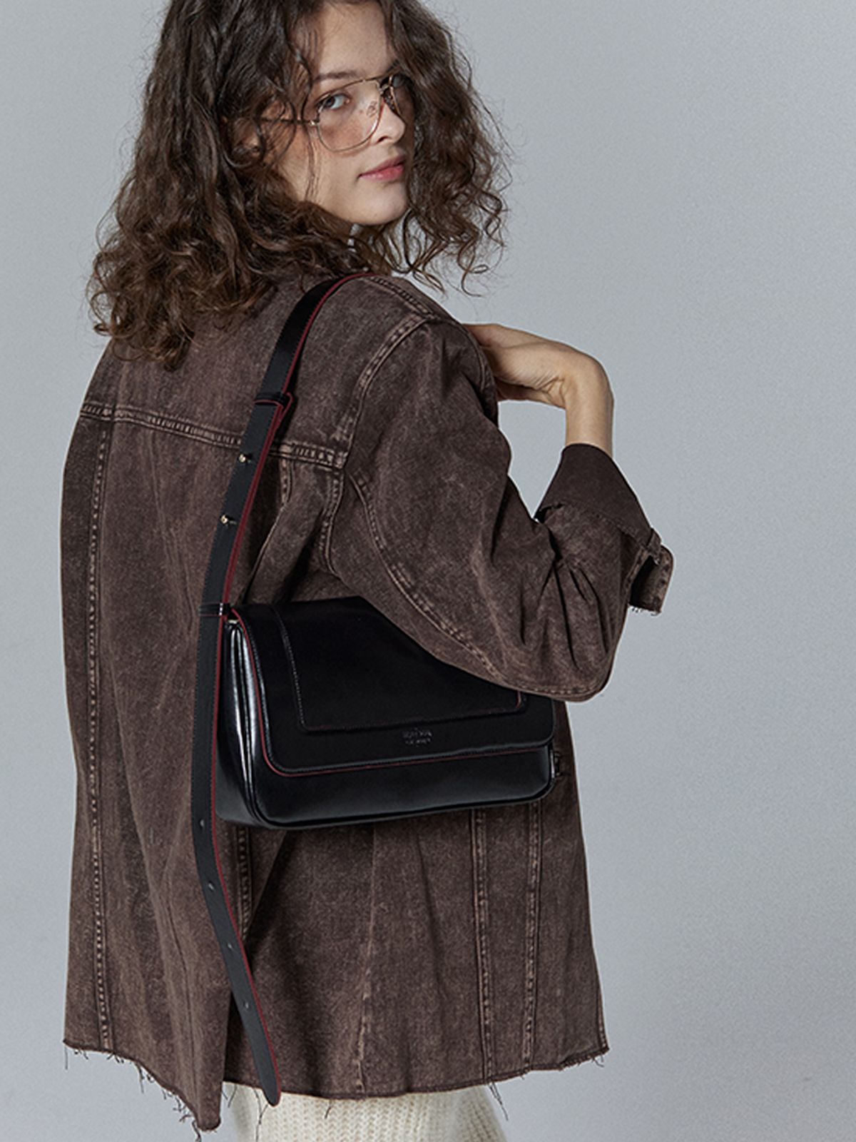 메종크렘(MAISON CREME) Red Crust Baguette bag_Black