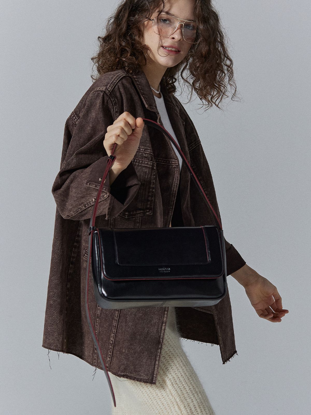 메종크렘(MAISON CREME) Red Crust Baguette bag_Black